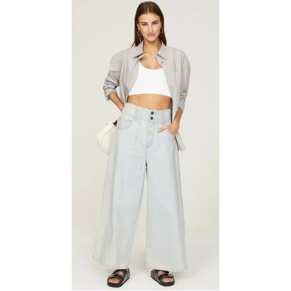Rent the runway sz 25 Lee high rise pleated light blue 2 button denim jeans boho